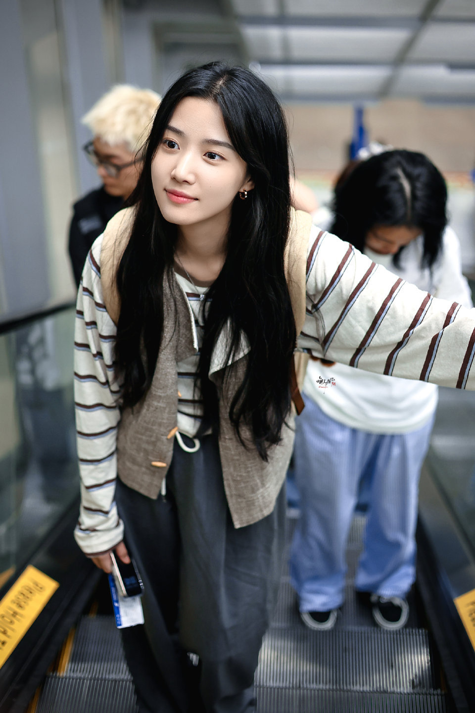 #卢昱晓#特别喜欢的一组机场｜乖乖睡觉小噜｜咬唇​