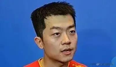 谁能想到！原来孙颖莎的青梅竹马，竟然是他！孙颖莎夺冠背后的“神秘军师”，竟是这位昔日冠军？都说赛场如