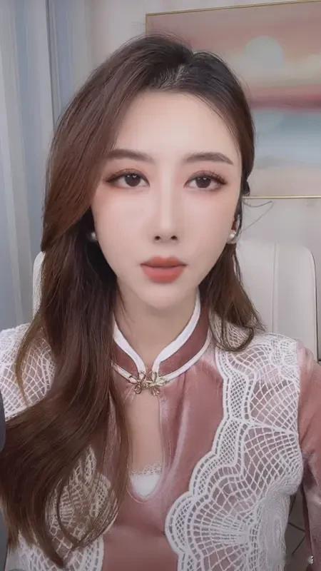 劣迹网红复出乱象真的太让人无语了。就说郭美美，堪称“劣迹网红界”的典型。2011