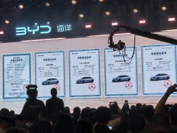 有证有真相，海豹08的座椅配置顶不住。<br />前排双零重力座椅，享...