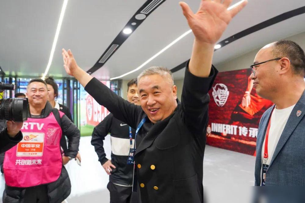 美职联终身禁赛的赌球外援，在中超首秀破门了。叶博亚28岁，曼城青训出身，冬窗