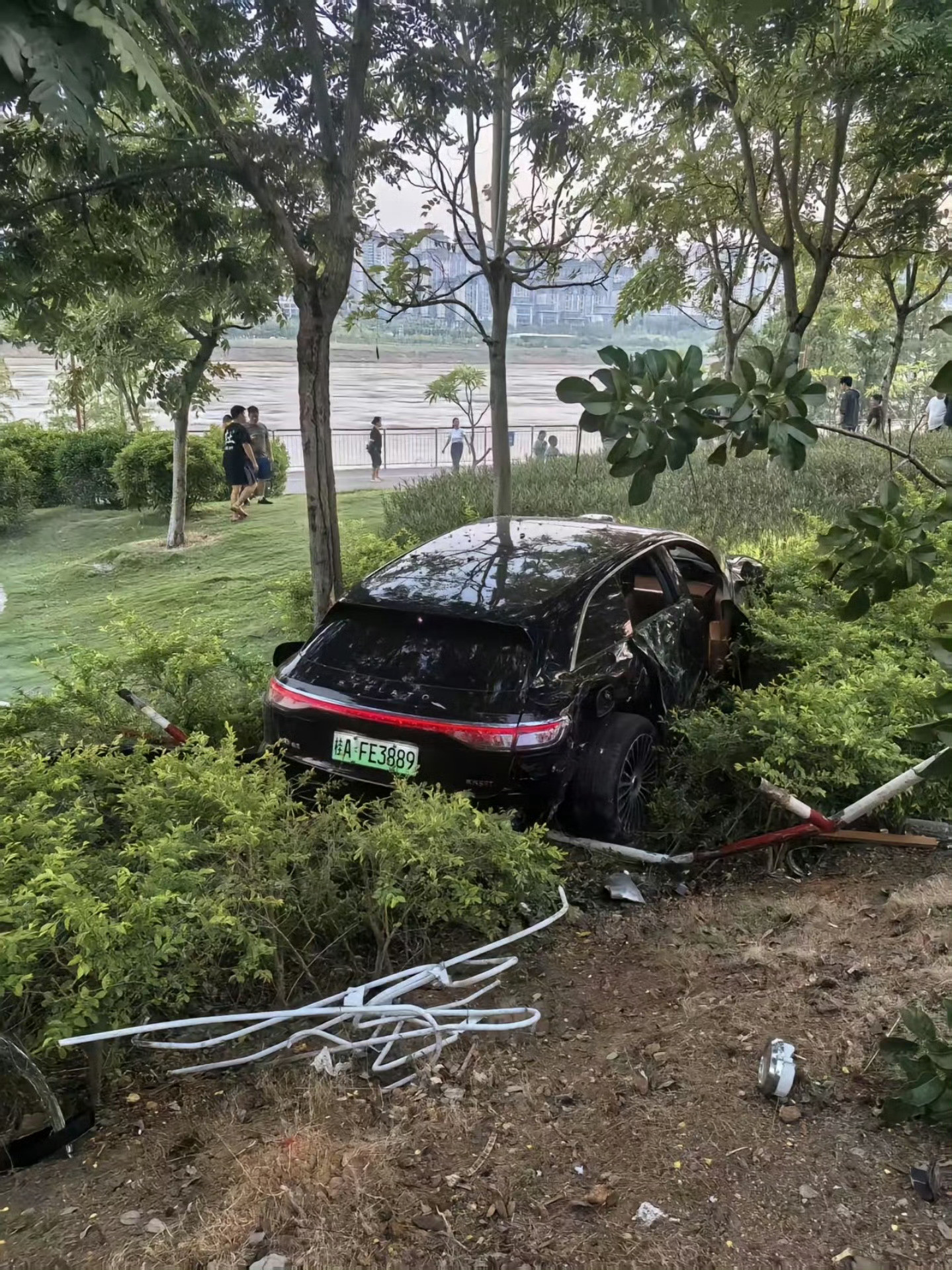 笑死了，小米YU7、享界S9T大战。开这两款车，谁更有排面？[大笑]​​​