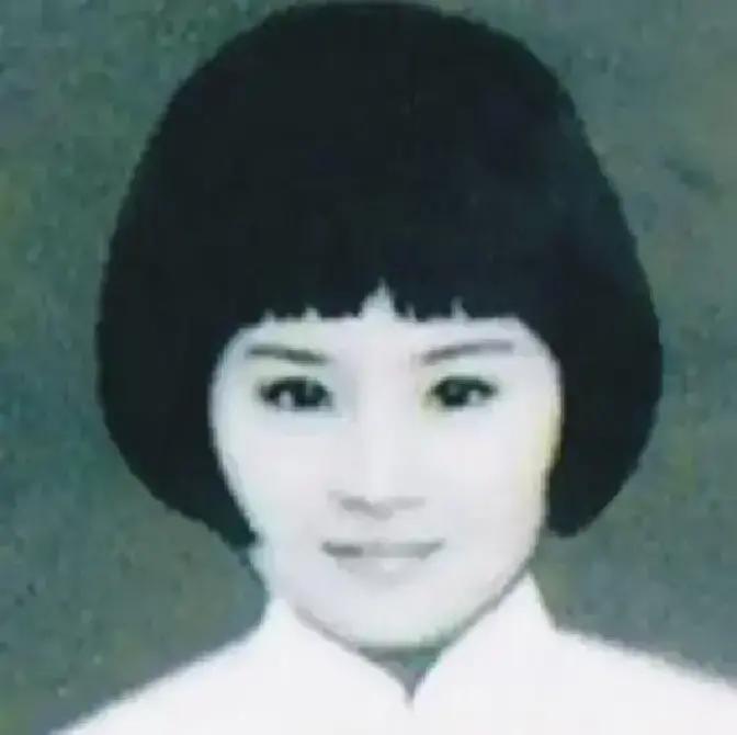 1931年5月，怀孕8个月的梁慧贞被敌人枪决。临刑前，她取下手表递给了刽子手，说