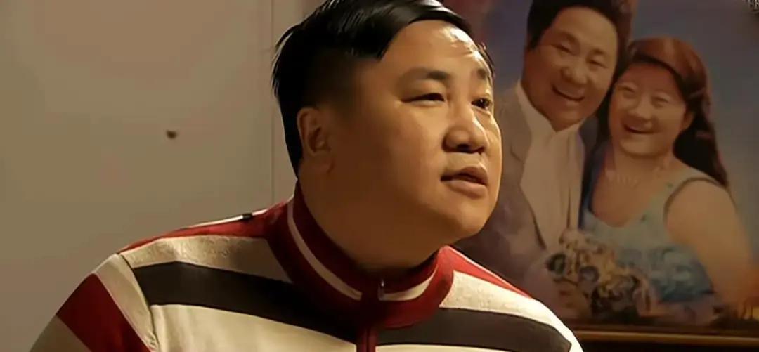 刘大脑袋单飞第10年，已不靠赵本山吃饭2005年，他当着全团面把股权让给赵