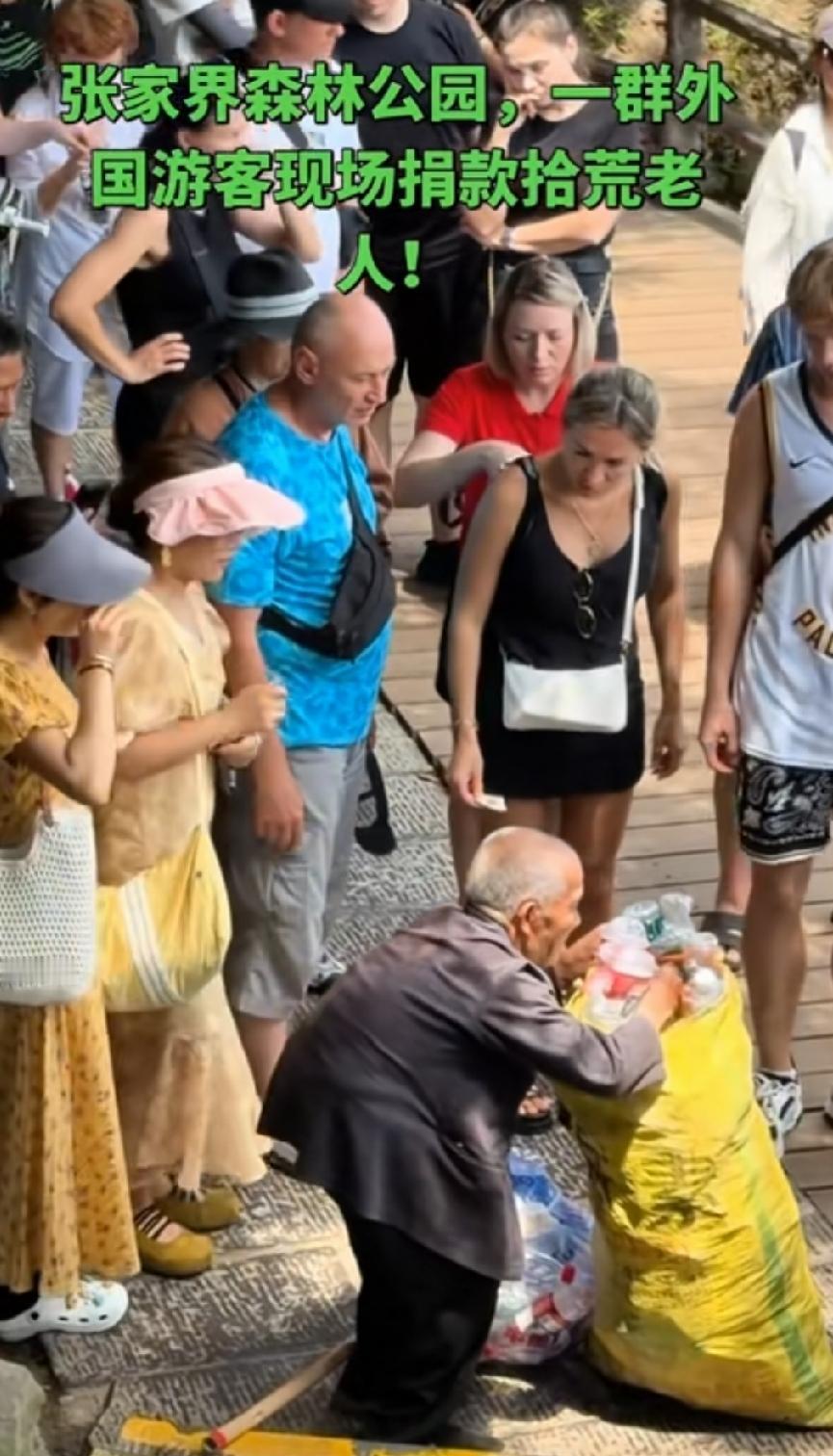 善良是不分国界的，感谢两位外国友人！感谢这两位善良的外国女性，他们看到了这位拾荒
