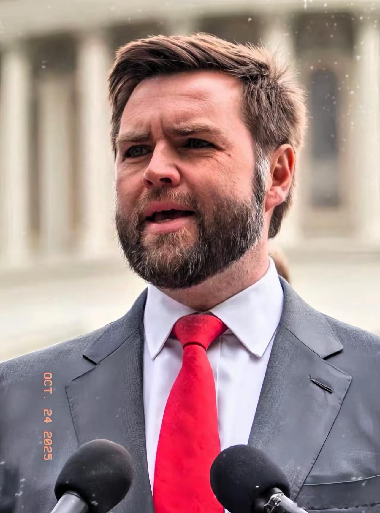 美国副总统万斯这一次是真的忍无可忍了。在结束以色列之行、准备登机离开时，他面对镜