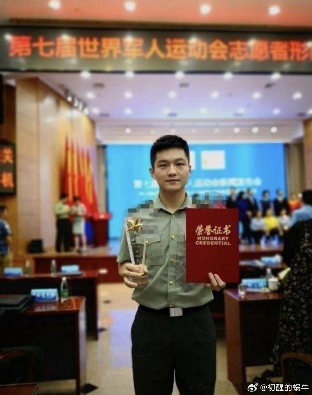 穿军装的樊振东真的超帅！东哥加油！樊振东​​​