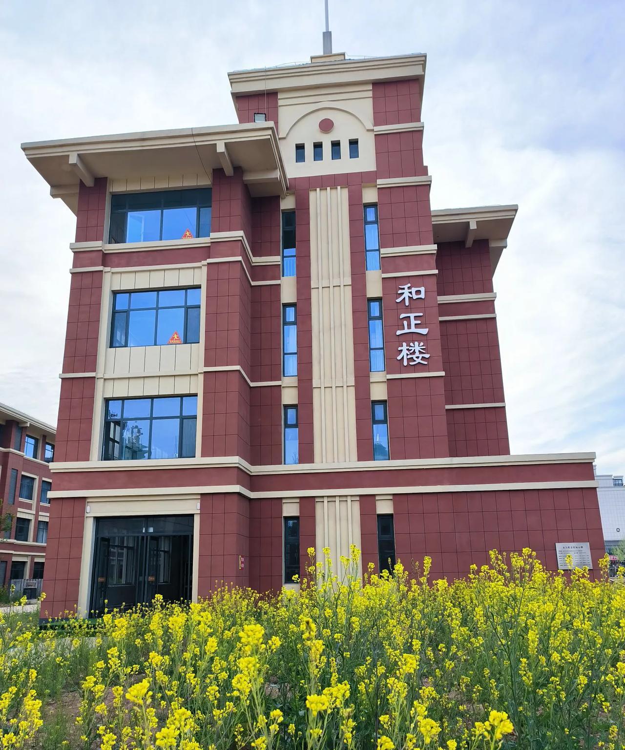 在班级内最让老师头疼的并不是学习差的学生，学习差的学生你不断的表扬他激励他，给他