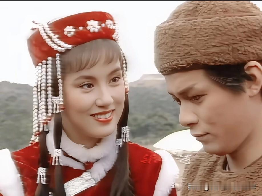 黄造时版华筝颜值在线，眼波流转辨识度拉满，单看容貌确实担得起漂亮二字。可原