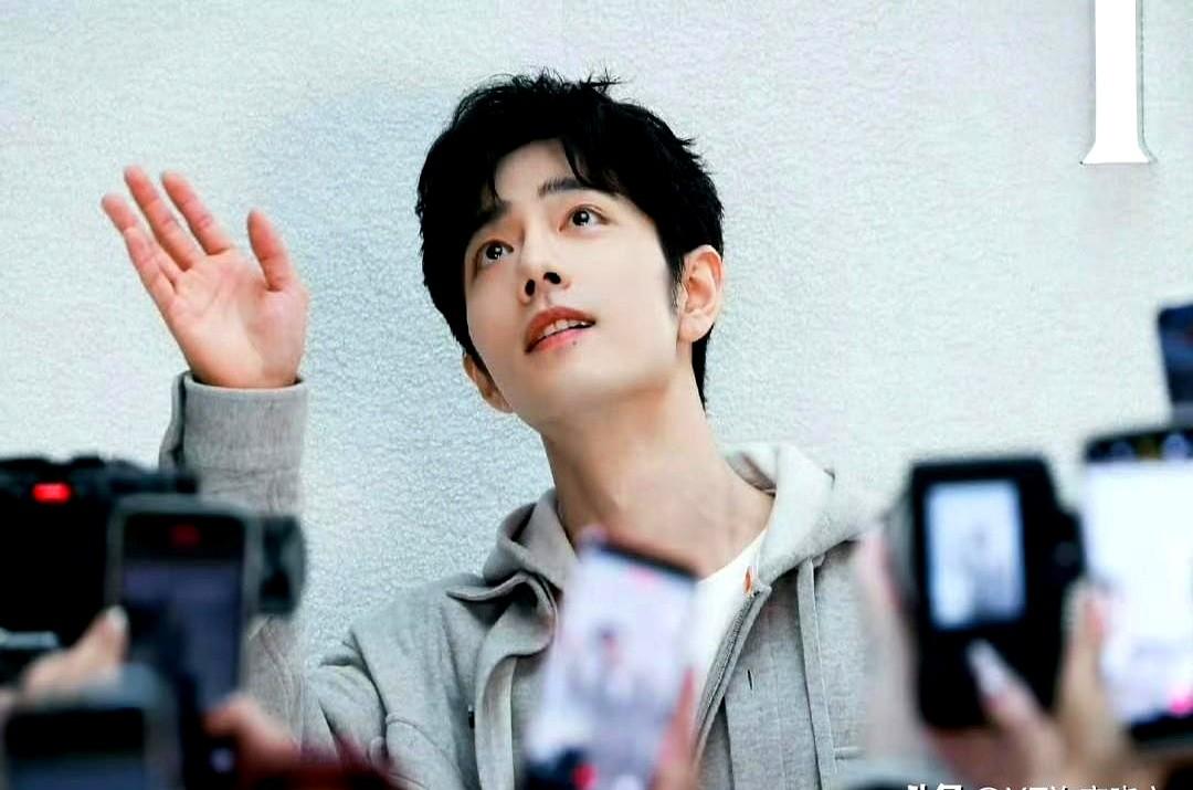 肖战这商业号召力，有点东西的。工作日，TOD'S一个闭馆的活动，啥预热都没搞