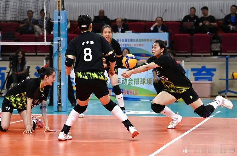 李盈莹卫冕梦碎！女排全运-福建3-1天津时隔28年进4强------11月17日