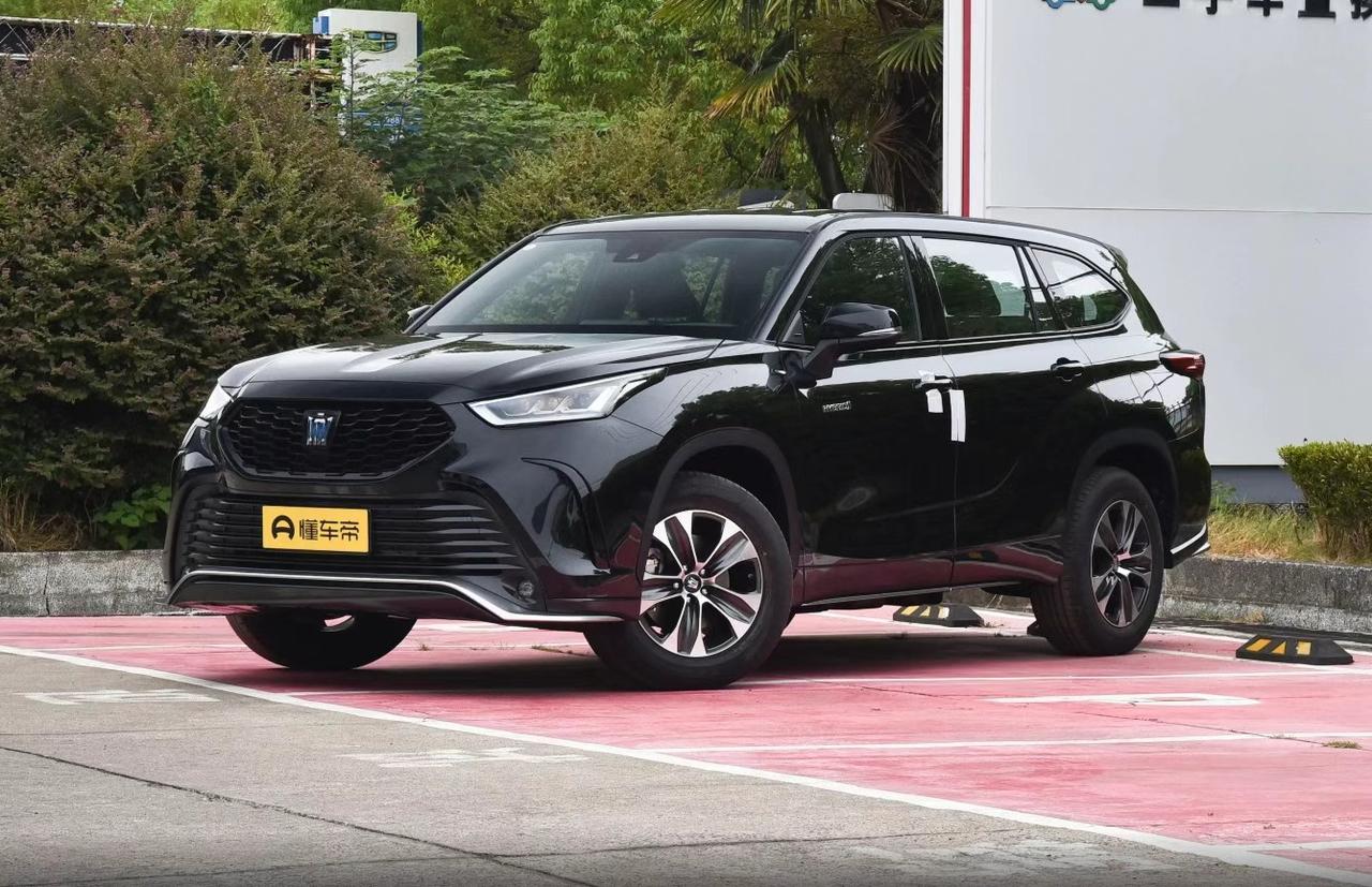 有朋友私信问我：“现在20多万能拿下一台二手皇冠陆放，是不是捡到宝了？”说实话，