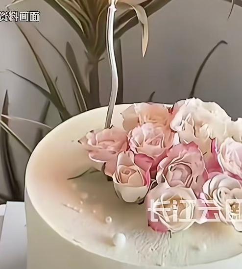 最近医院接诊了一名14岁少年，他的病因让所有人都大吃一惊：一根长达7厘米