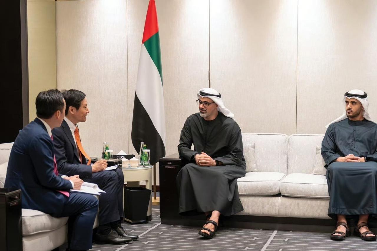 阿联酋王储间会见了五位中国企业家。没错，雷军又参加了。 4月12日，