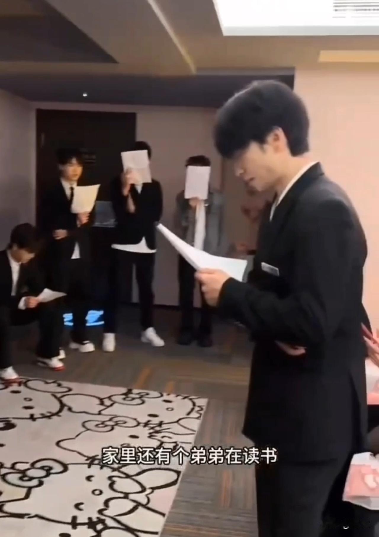 KTV会所年轻男老师内部培训画面曝光顾客的要求越来越高各行各业内卷水平到达