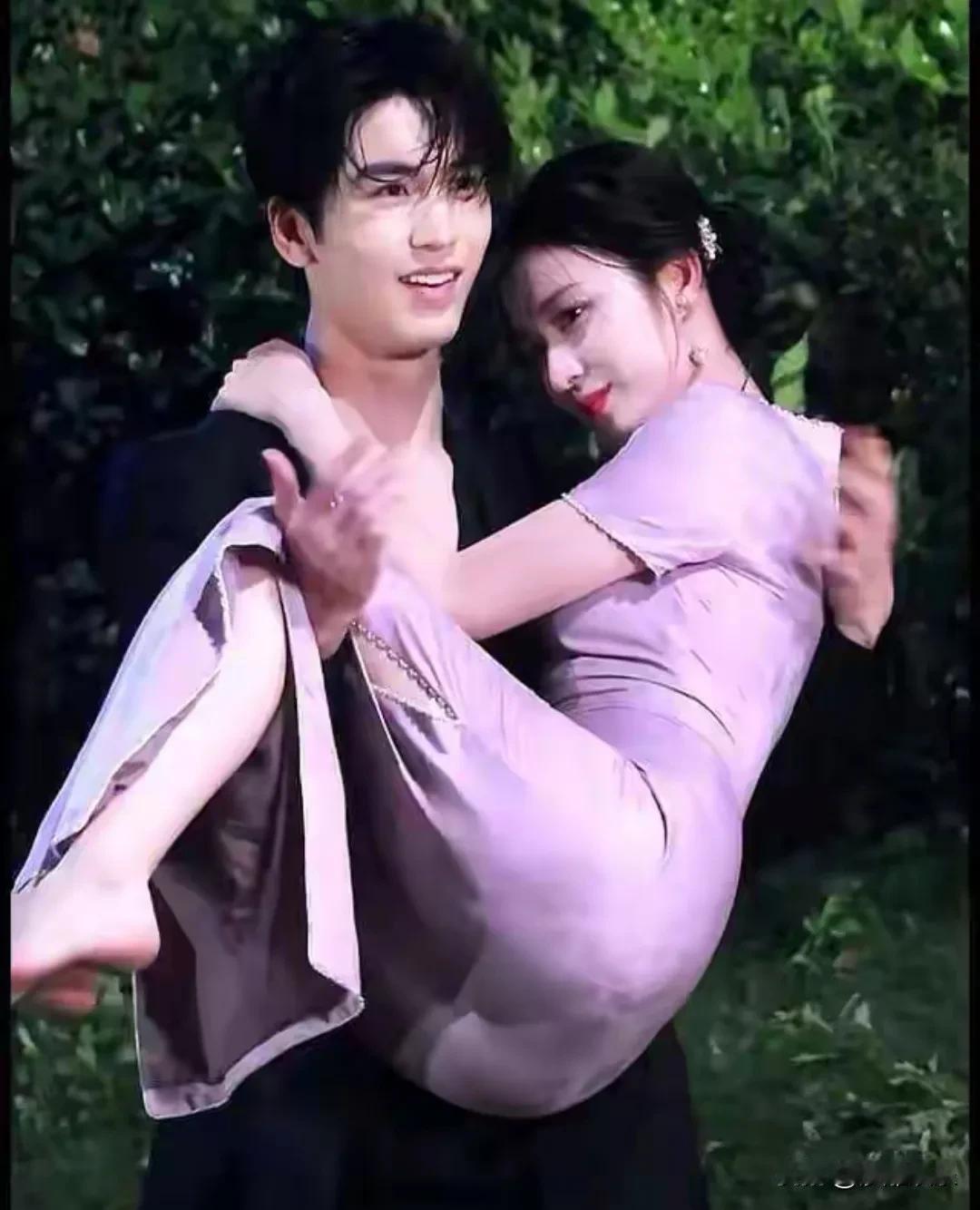 刘大锤爆猛料：张凌赫王楚然私下根本不见面！这对《这一秒过火》的民国CP，被狗仔一