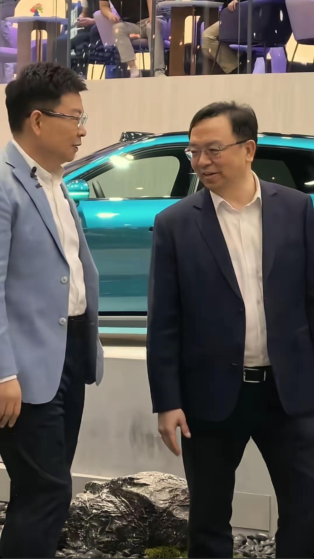 华为+比亚迪——"两个被制裁的企业，联手打破两个垄断"华为，被制裁4年，芯片断