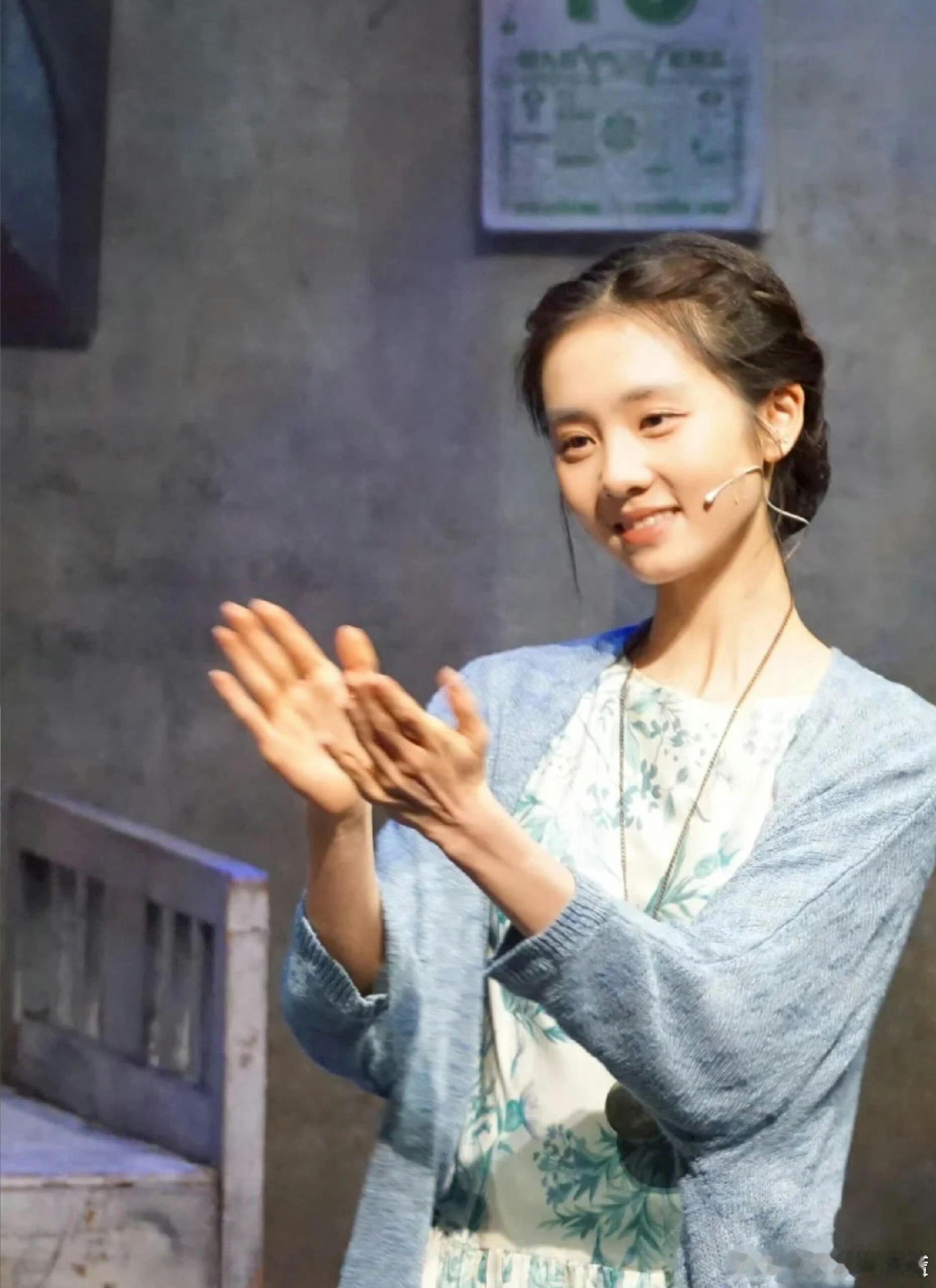长得跟妈妈一模一样啊黄多多好漂亮​​​