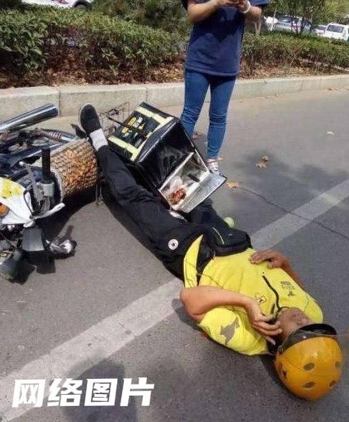 外卖骑手没有超速特权，抄近路、插车缝、闯红灯，出事的太多了外卖骑手的电动车该不