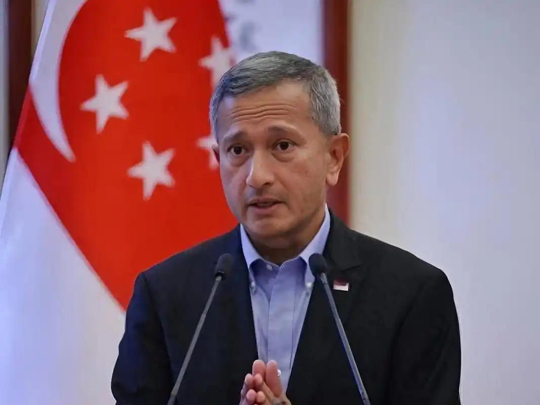 *东盟闭门会现场火药味拉满！一向温文尔雅的新加坡外长，突然翻脸，当众要求中国和印