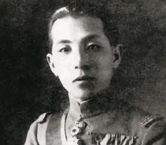 东北易帜，蒋介石给出的"回报"，远比任何人想象的都要丰厚。 （信源：凤凰网-