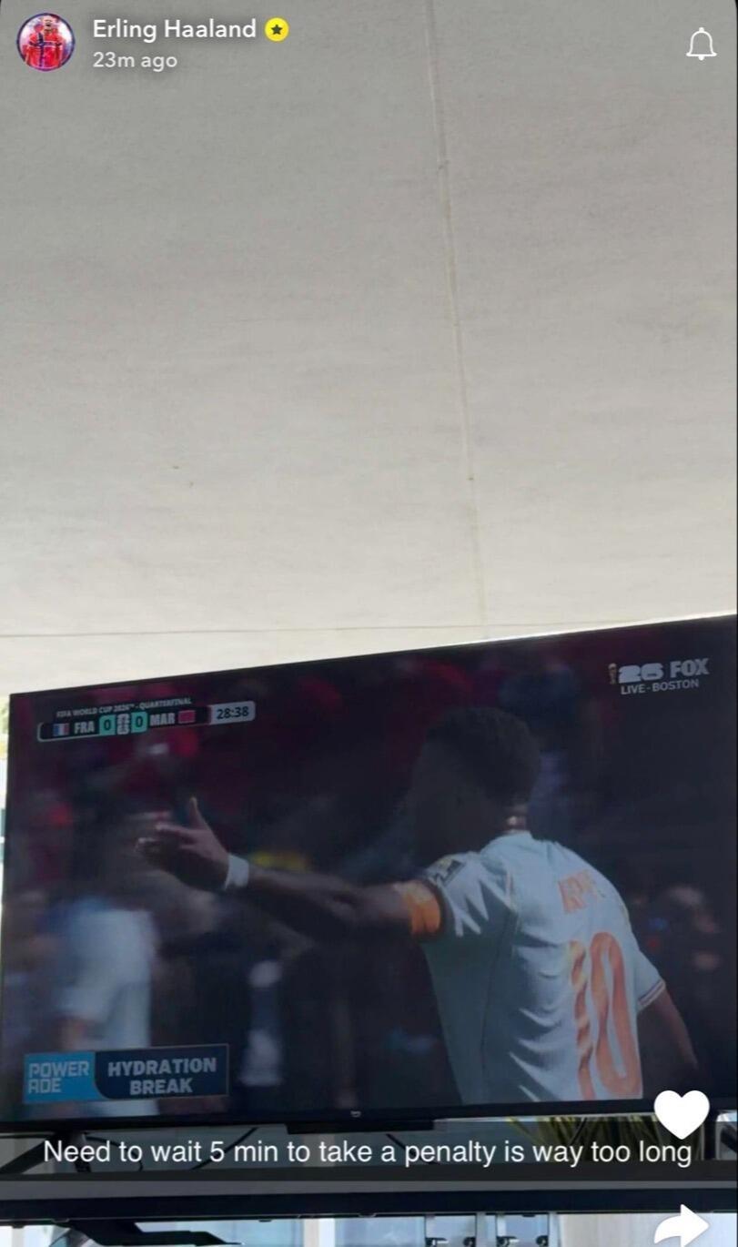 哈兰德开炮怒喷：罚个点球要等5分钟？！7月10日，世界杯1/4决赛法国...