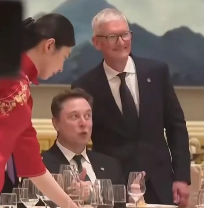 马斯克晚宴前忍不住偷吃中式甜点黄仁勋看呆了全球科技大佬集体被中华美食拿捏