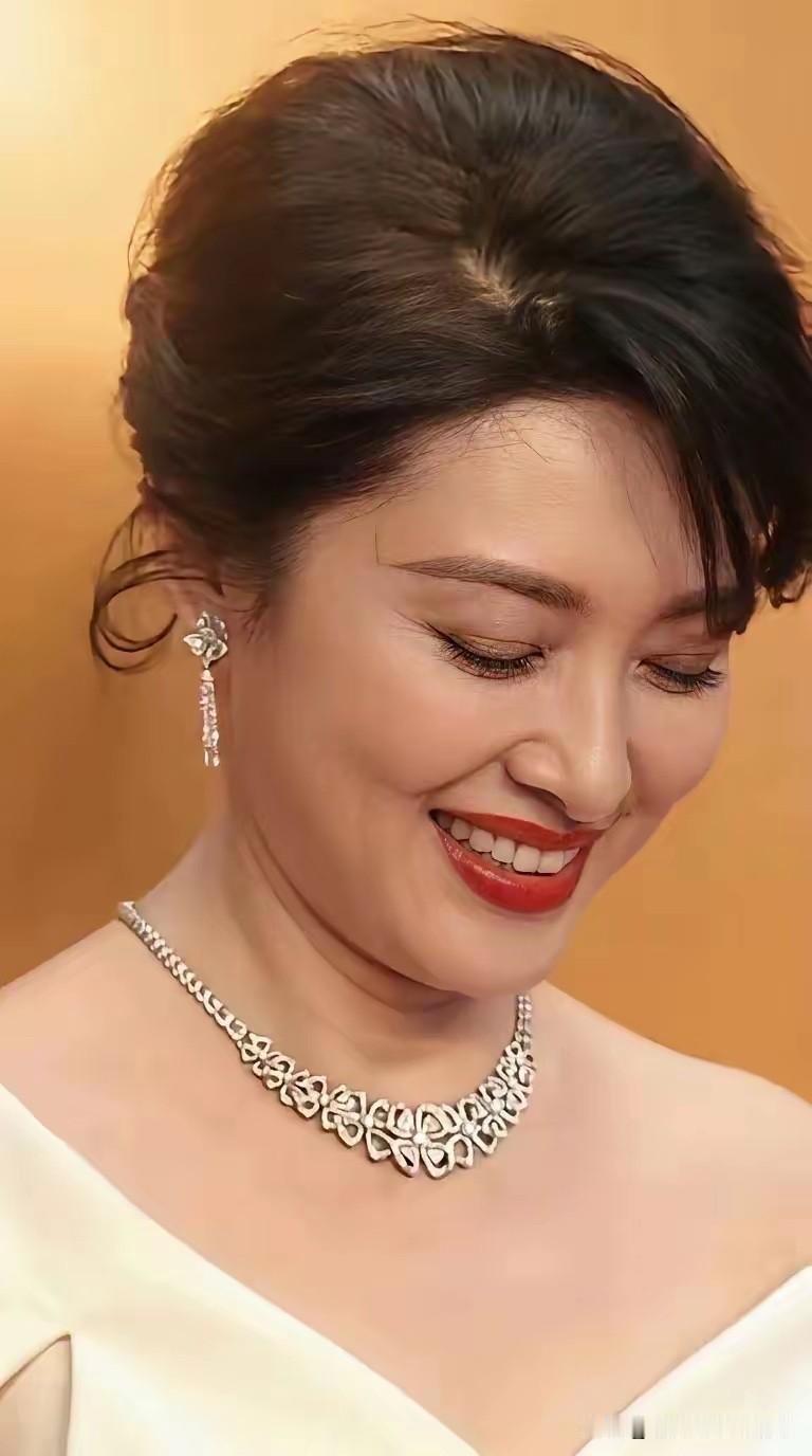 女人选男人主要看两点第一，胆大就是敢于去争取比如一个男人他爱你他敢于