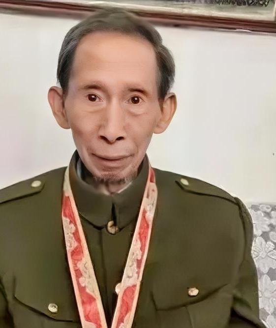 1956年，中南大学的学霸王明健快毕业的时候，突然被两个看起来很神秘的军人叫走了