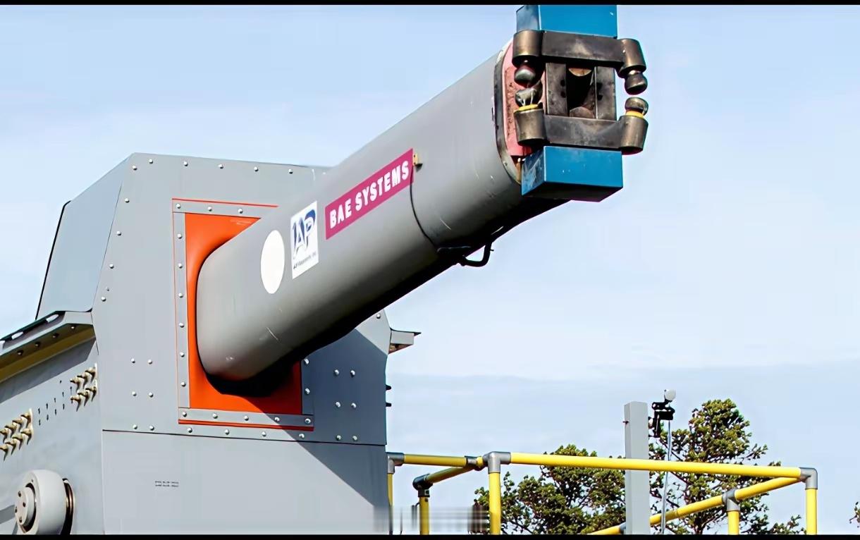 爆笑！日本“电磁炮”参数曝光网友：我手里的矿泉水都沉默了吃瓜围观！高市早苗这边