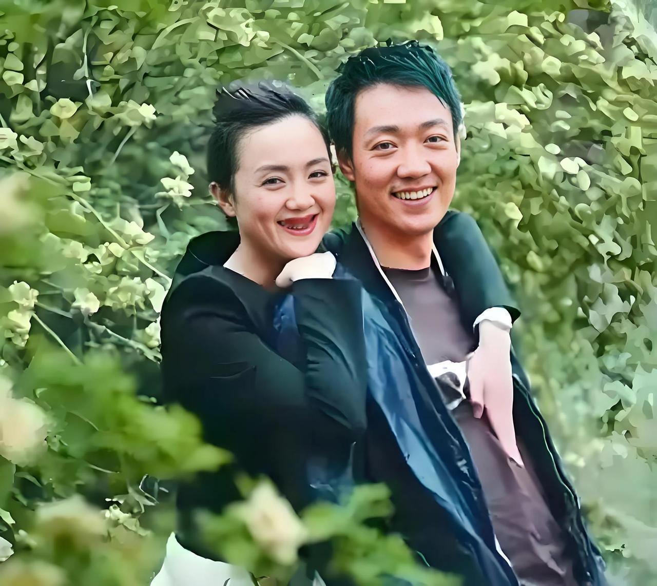 朱媛媛和辛柏青都是中央戏剧学院的学生，因为那里面都是俊男靓女，她根本没关注过辛柏