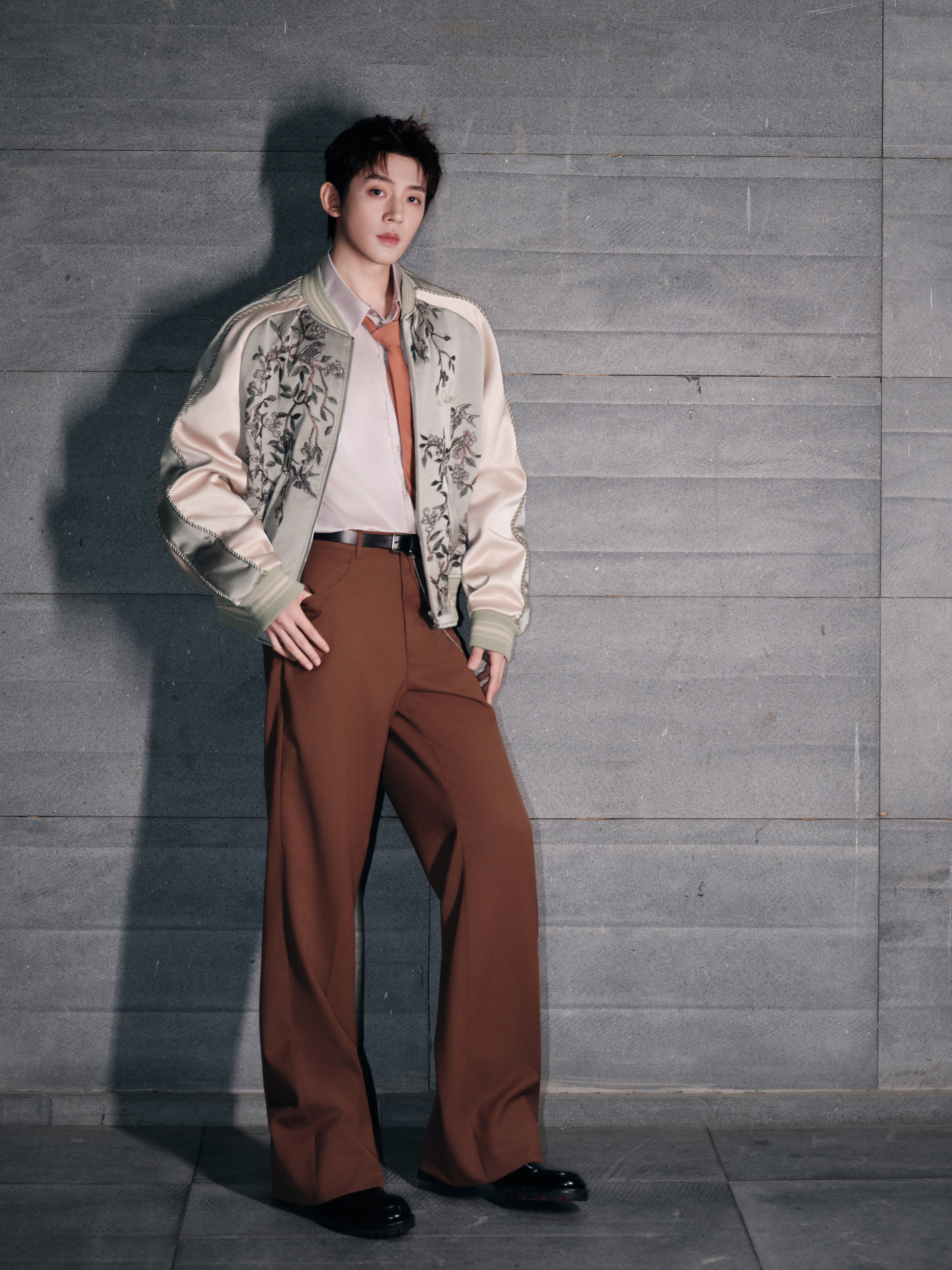 邓为in𝗔𝗺𝗶𝗿𝗶📸来自全新造型大片，身穿Amiri202