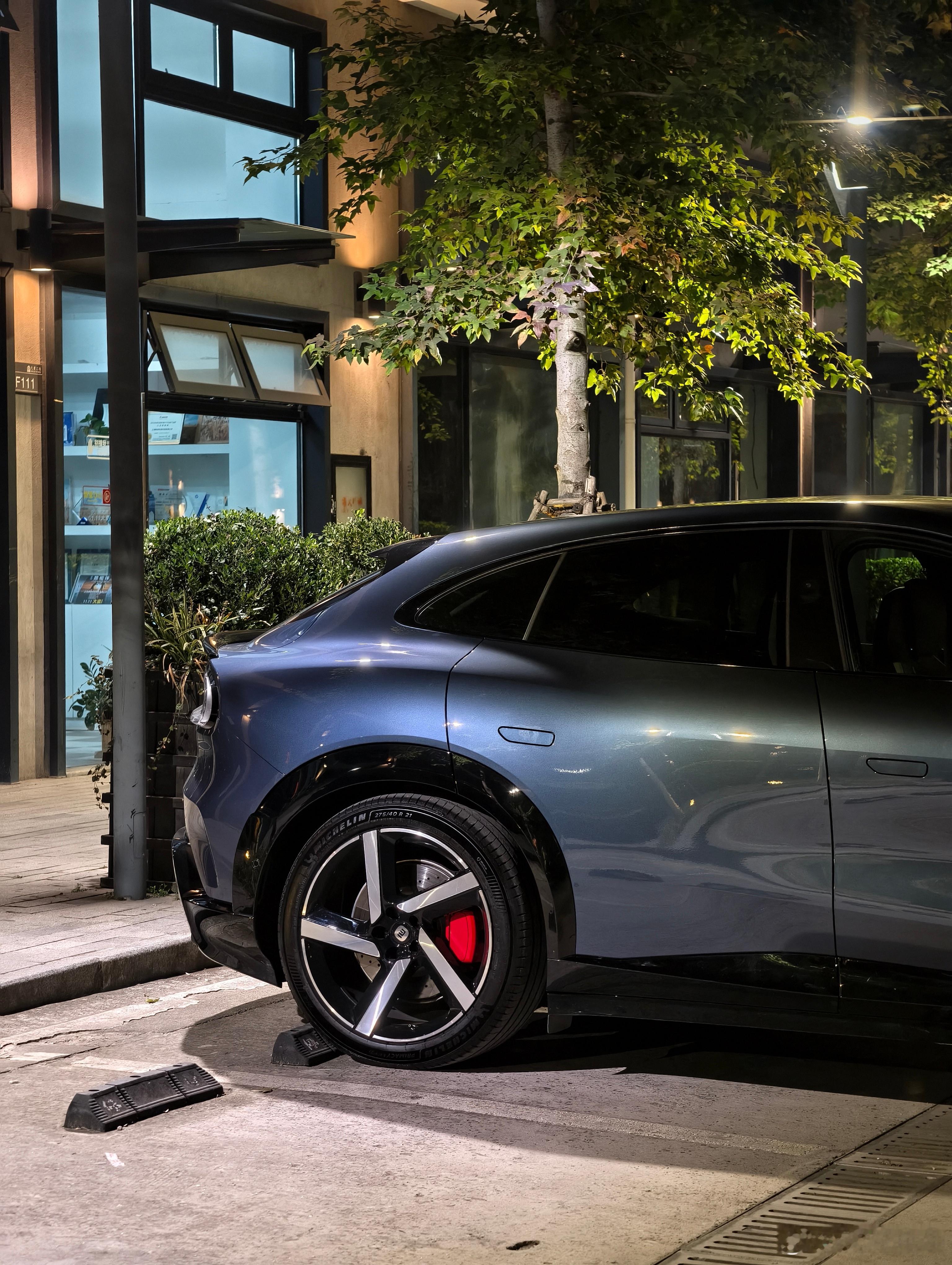 这个屁股还是很能提供情绪价值的。