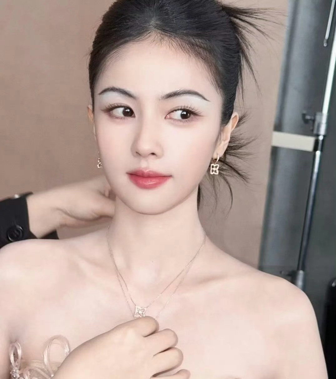 白鹿这组照片真的认不出，好像张柏芝