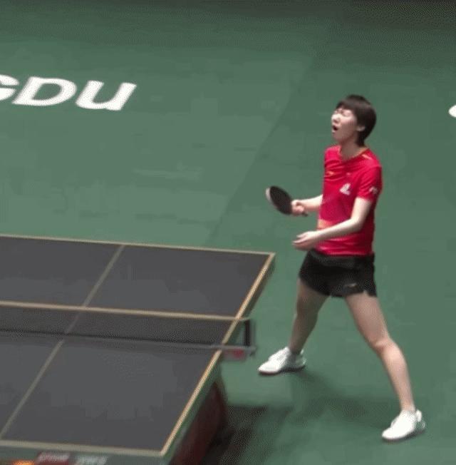 成都混合团体世界杯正赛第三日，中国队对战智利队，王曼昱出战女一单，第三天才上场可