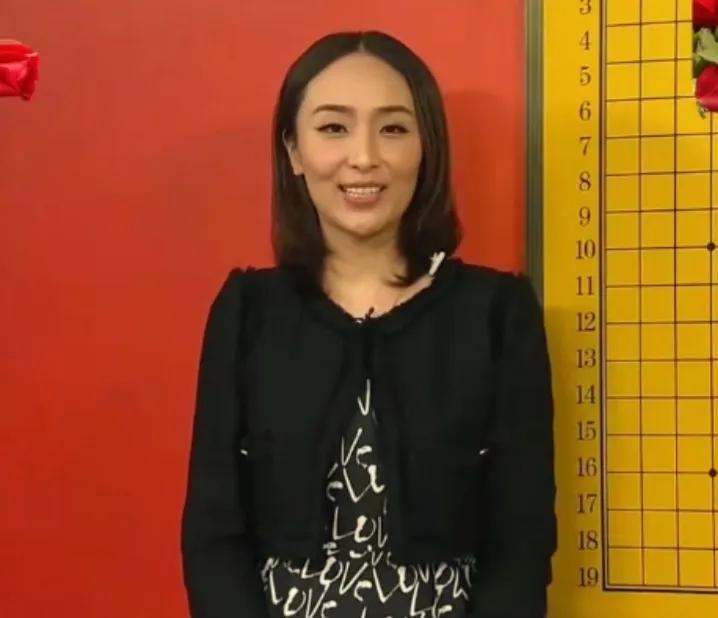 聂卫平破例收的女弟子，棋艺非顶尖却爆红，42岁现状出人意料“聂老，您还没有女