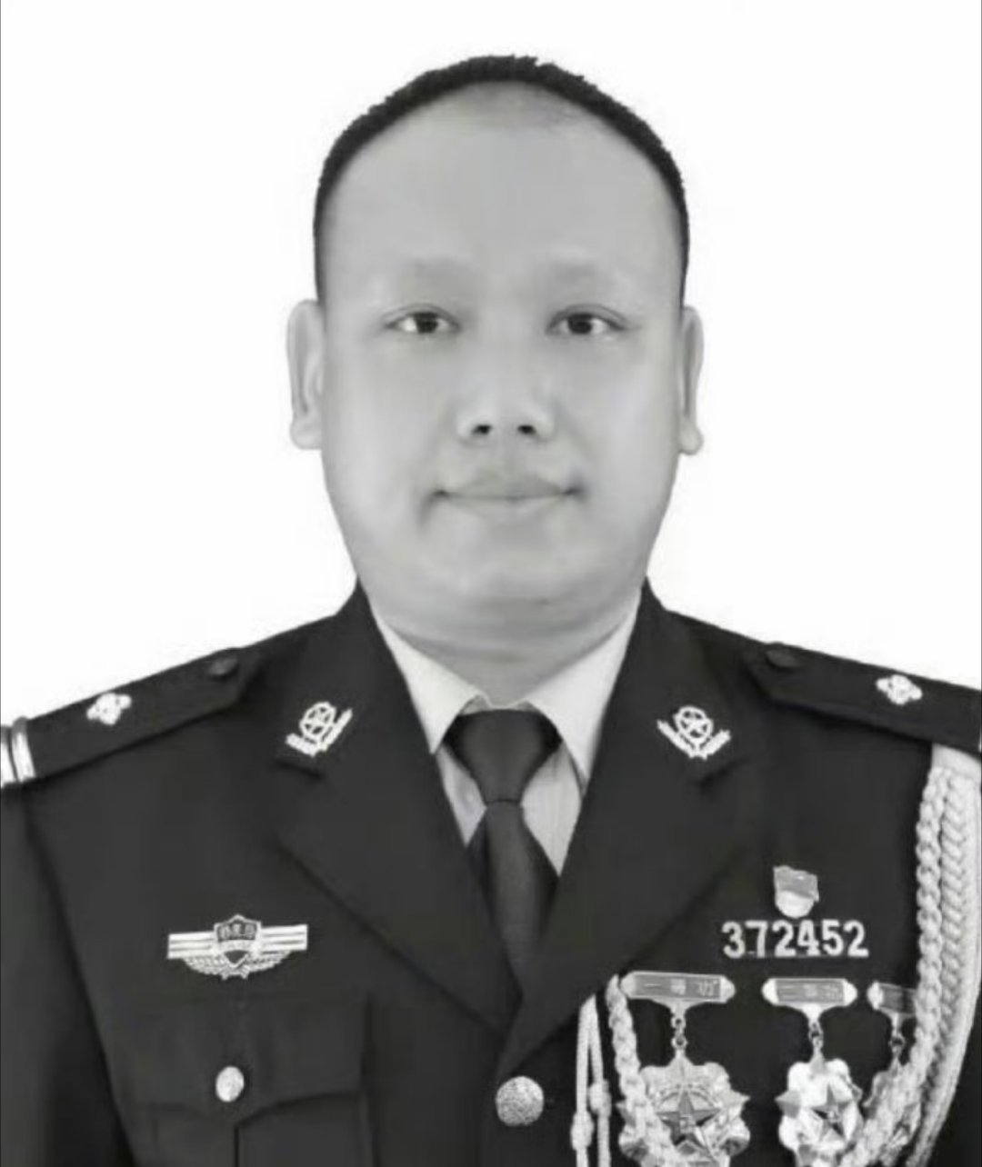 禁毒英烈蔡晓东，于2021年12月4日下午，在抓捕毒贩过程中，与持枪毒贩殊死搏斗