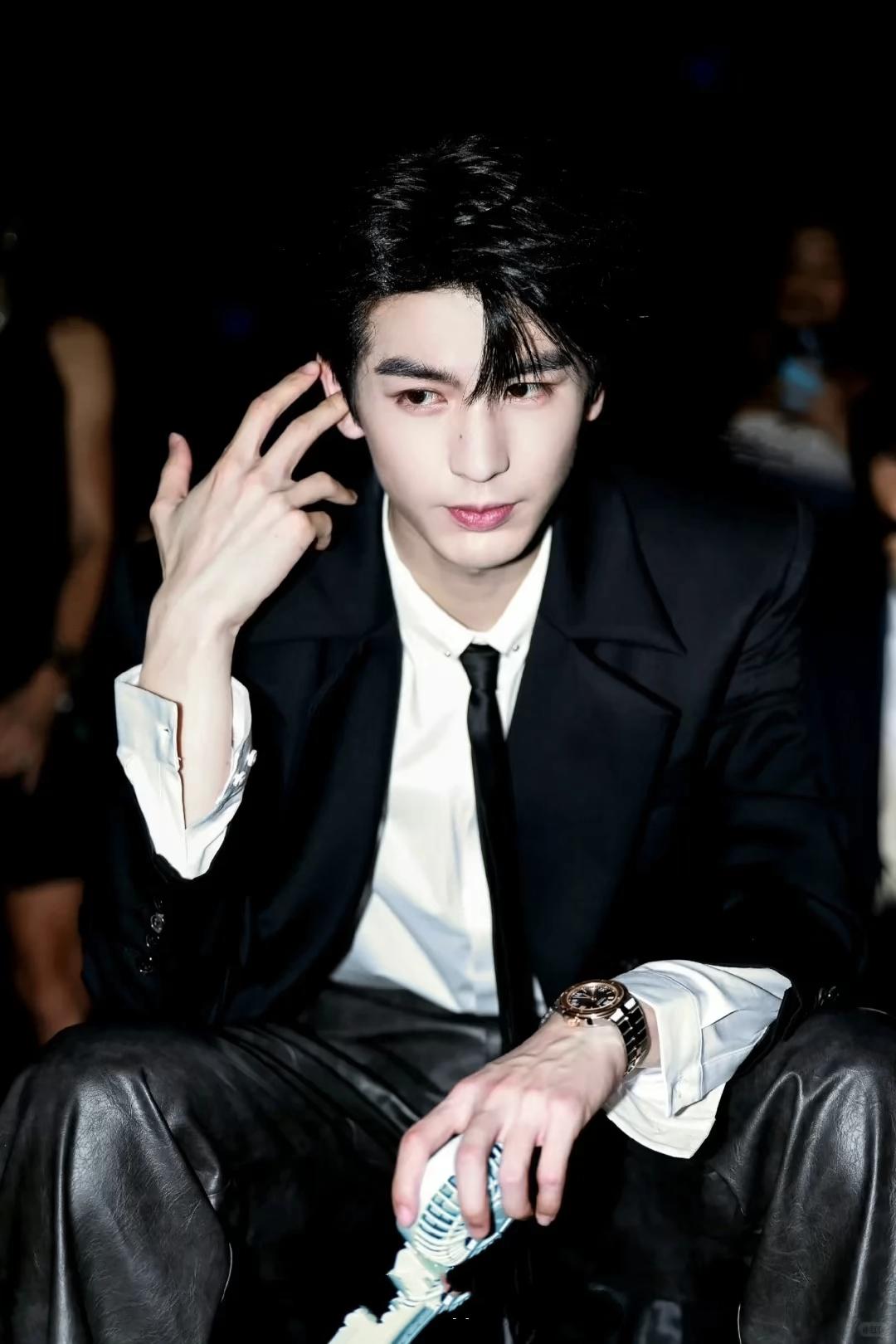 张凌赫的内娱回旋镖，太讽刺了！家人们谁懂啊！张凌赫这波才是内娱最狠的回旋镖