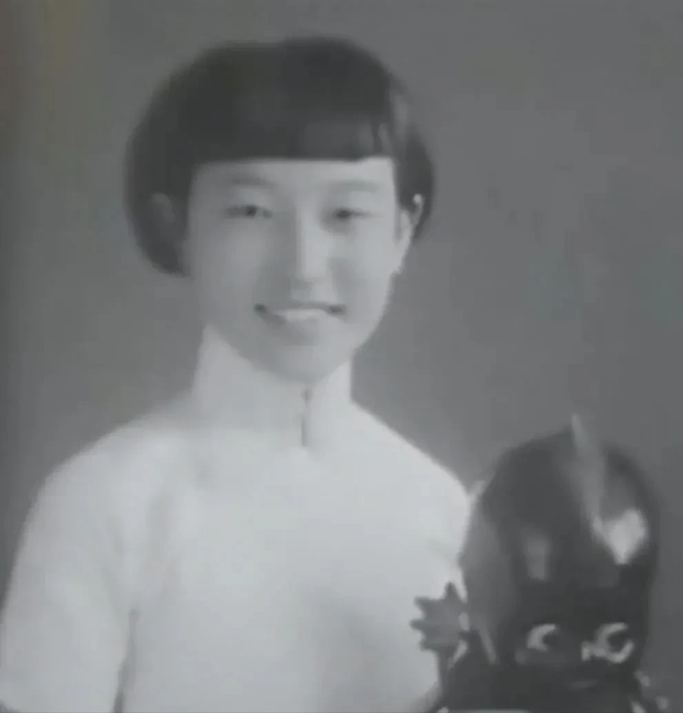 2014年，清末最后一位格格，溥义的亲侄女，在北京离世。临终时，她捐出了北京1套