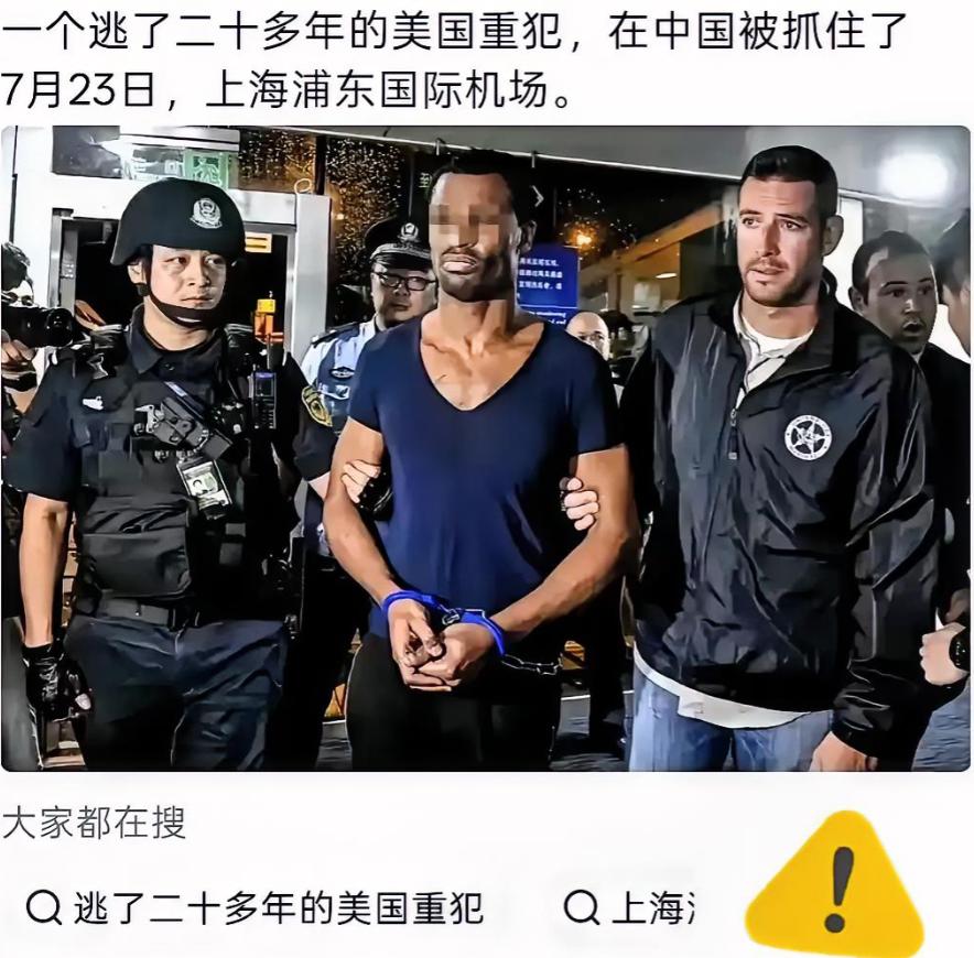 浦东机场那一幕，比电影还瘆人。浦东机场停机坪上，一架航班准备起飞，几名中国警