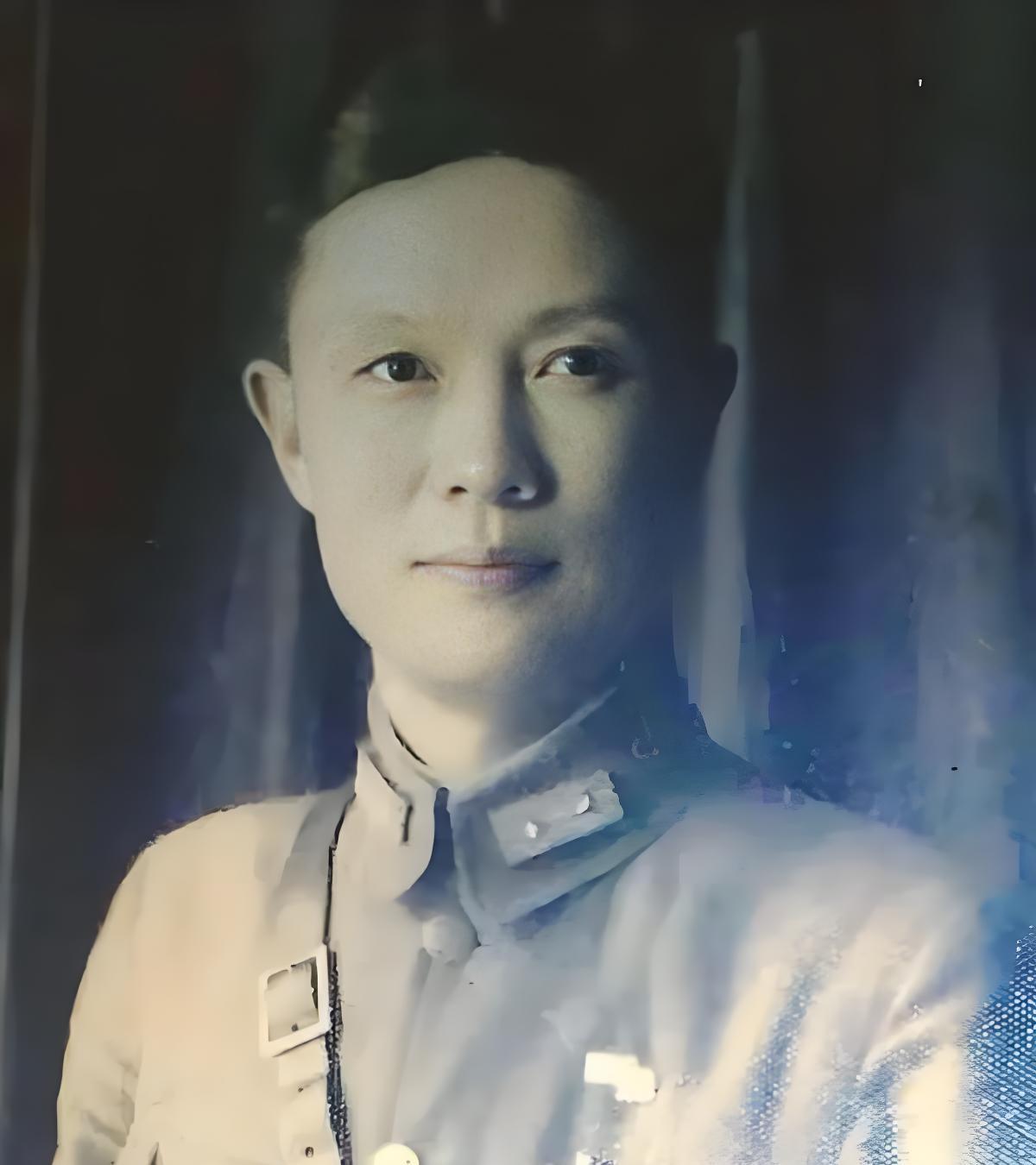 国军中将柏辉章是抗日英雄，1949年他弃暗投明率部起义，不光得到了“起义将领”的