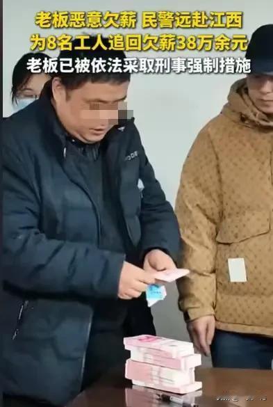 湖北宜城，男子和其他7位工友，他们勤勤恳恳地工作，不怕风吹雨打，就盼望着快点发工