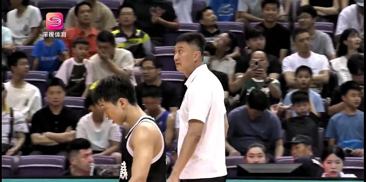 宏远后卫杨溢成为杜锋的新宠，传球比徐杰大胆，风格有点像阿水，蛋白饮料杯决赛，广东