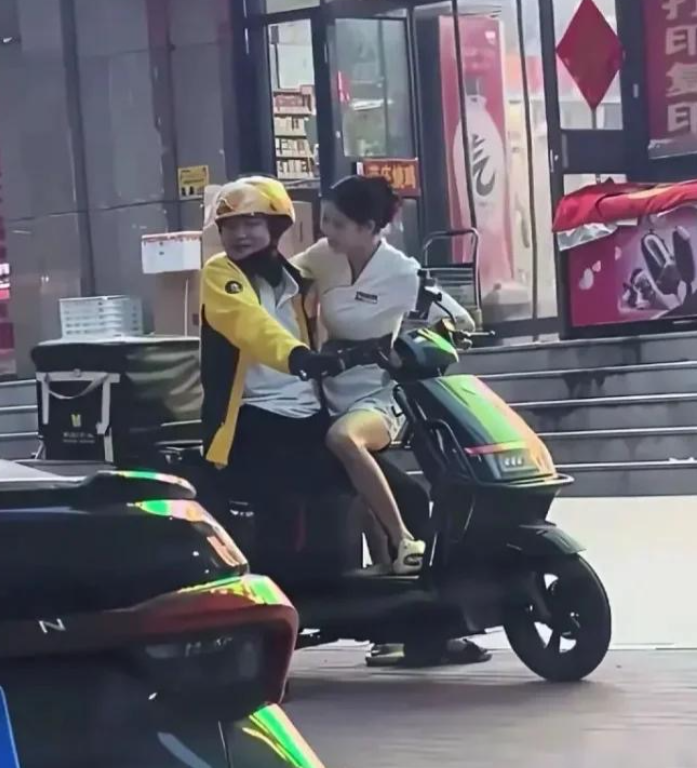 这外卖小哥，有点东西劳逸结合生活工作两不误