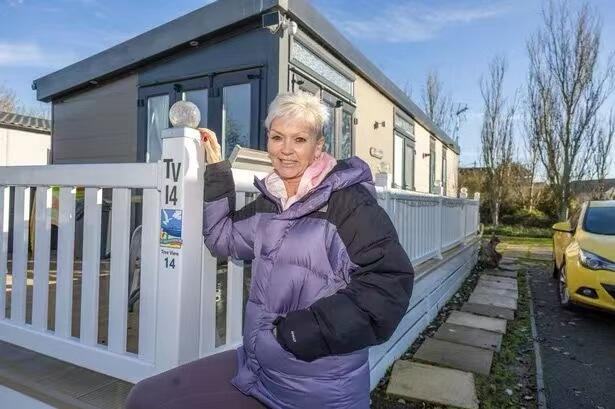 谁能想到，这个女人以前过得那么风光。1996年她前夫中了一个亿人民币的彩票，那日