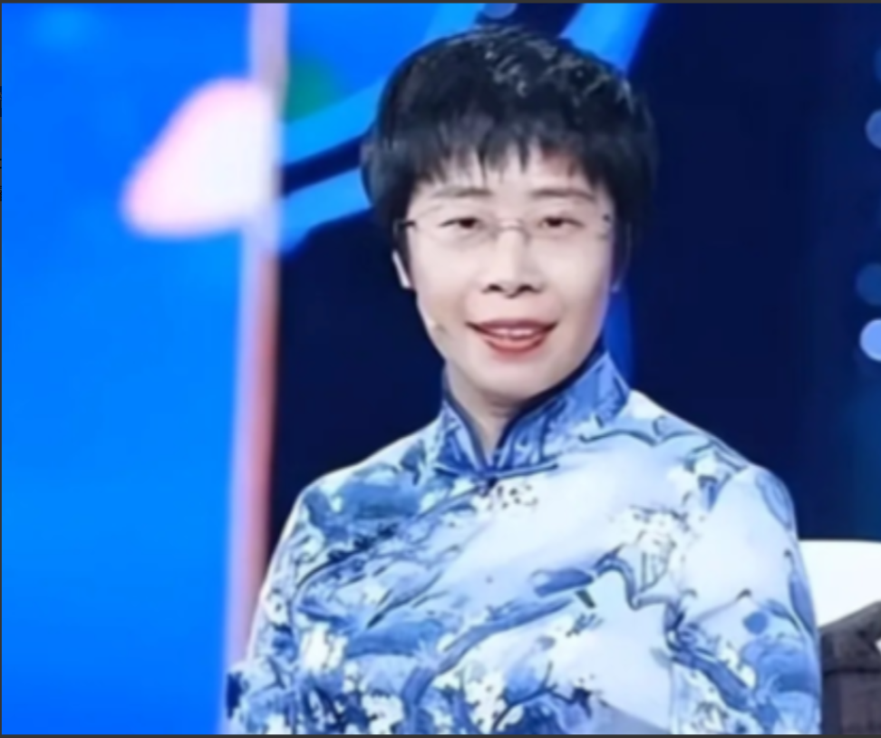 2019年，父母为44岁的蒙曼公开征婚，不要求车子、房子，更不看存款、相貌