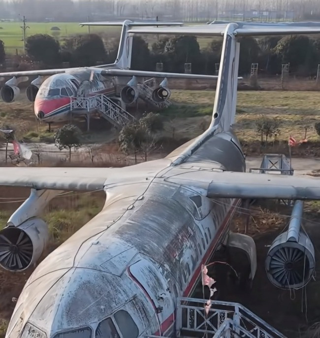 #两架喷气式客机田里停放10多年#【河南一地停放两架废弃飞机占用基本农田？当地回