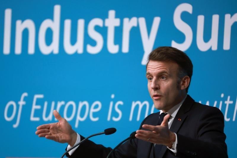 德法又吵起来了！马克龙要优先买欧洲货，默茨急了：别太狭隘据彭博社2月11