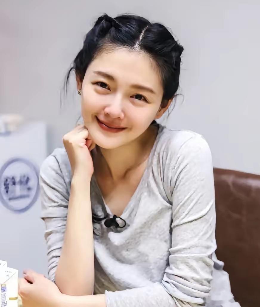 直到看到S妈被逼搬出S豪宅，我才知道，原来她三个女儿中，只有大s，哪怕过世了还要