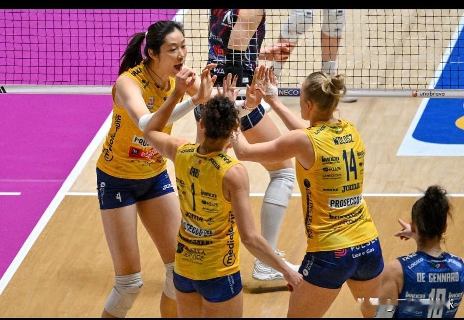 科内“三叉戟”陆续支棱起来，奠定了这场比赛的胜利。意甲排名第1和第3的球队，撕